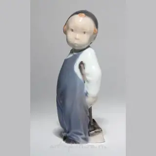 Малыш с щеткой. Дания, г. Копенгаген, Royal Copenhagen