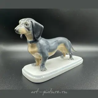 The translation of the text is: "figurine Dachshund Metzler & Ortloff Germany."