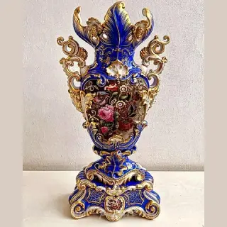 Ваза амфорообразная со скульптурными деталями. Попов. 1850—1860-е гг.