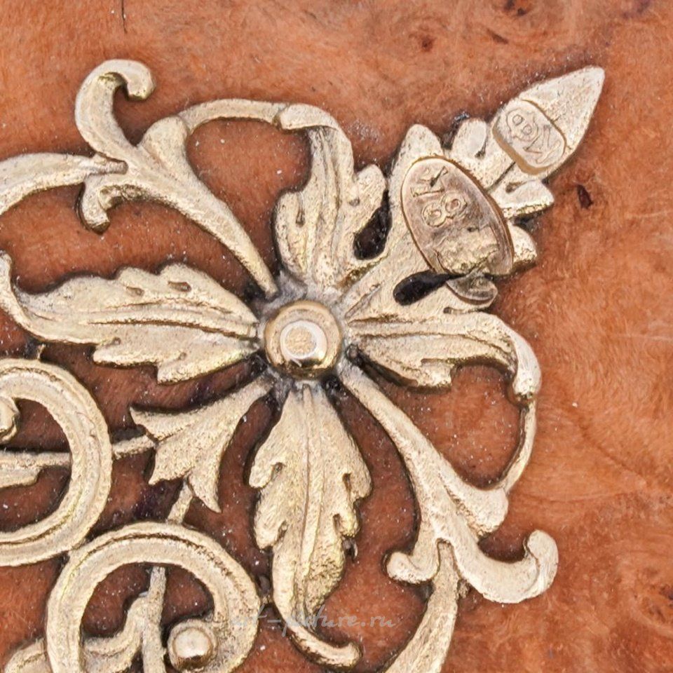 Русское серебро , Портсигар изготовленный из березовой древесины с центральным серебряным эмалированным гербом Императорской России