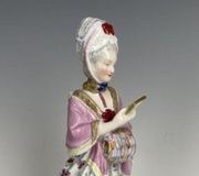Фарфоровая фигурка "Королевский Венский фарфор XIX века" - оценка от 600 до 800 долларов.