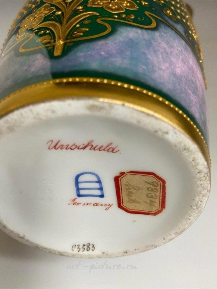 Royal Vienna , Фарфоровая ваза "Портрет королевской Вены" (1900 год) - оценка $2.000-3.000.