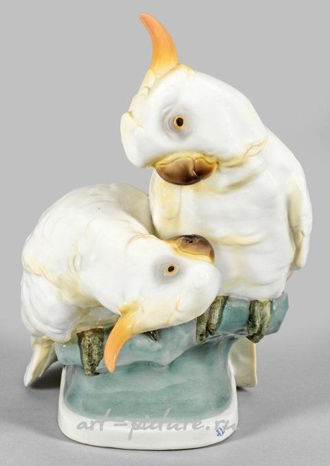 Группа фарфоровых фигурок попугаев в стиле ар-нуво