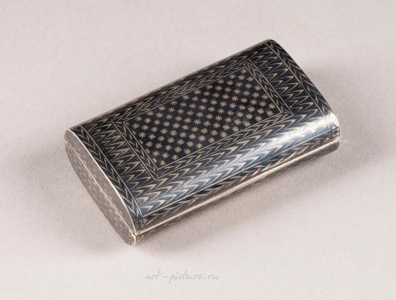 Russian silver , A SILVER AND NIELLO SNUFF BOX