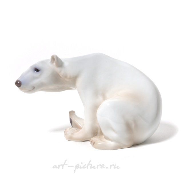 Sitting polar white bear. Denmark, Copenhagen, Bing & Grondahl. 1915.