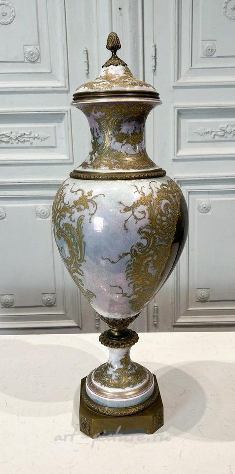 Royal Vienna Porcelain , Vienna Porcelain Urn