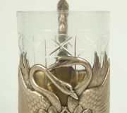 Русская серебряная подставка для чашек "Лебеди" с стеклом.