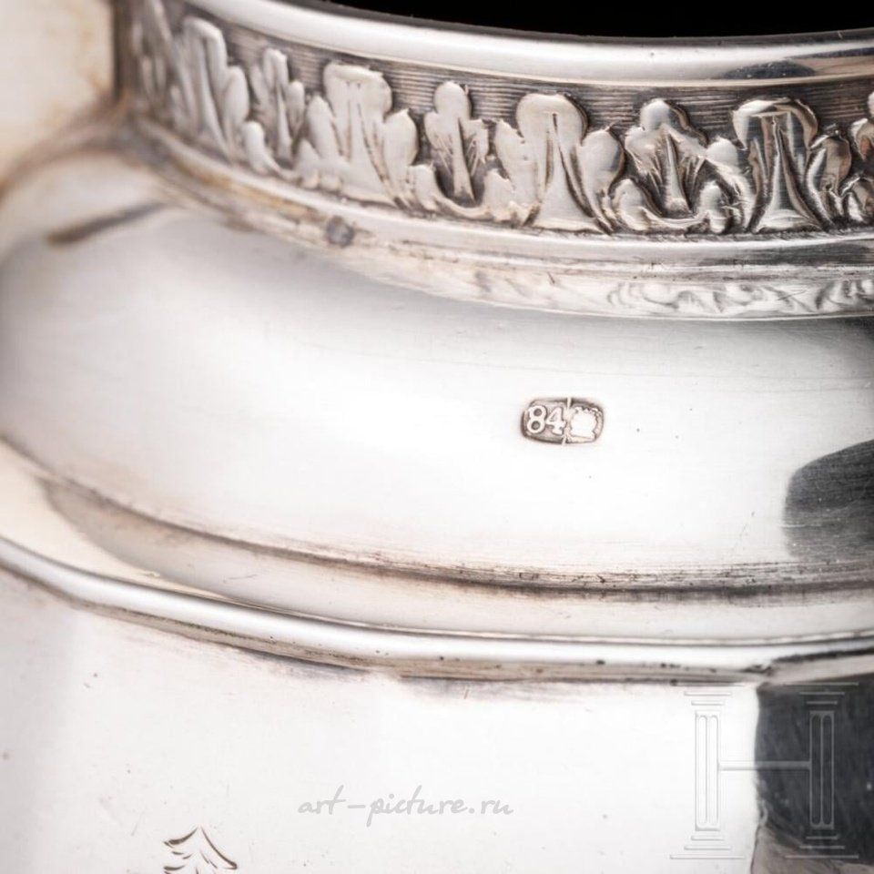 Русское серебро , Русский серебряный чайный набор из трех предметов. Включает чайник, сахарницу и молочник.