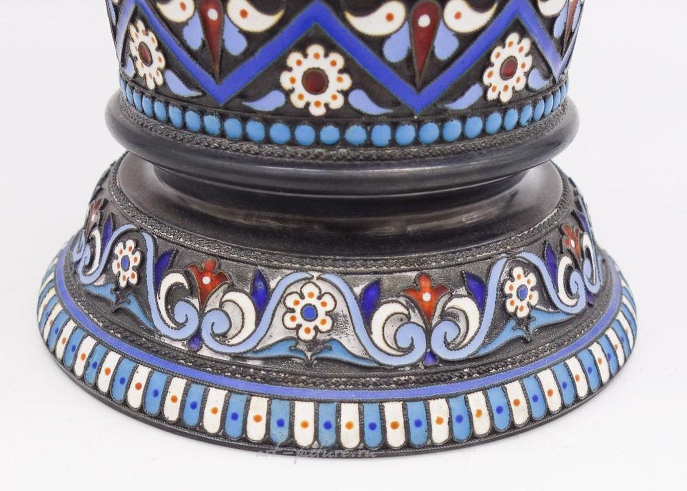 Русское серебро , Это изысканная императорская русская серебряная позолоченная ваза