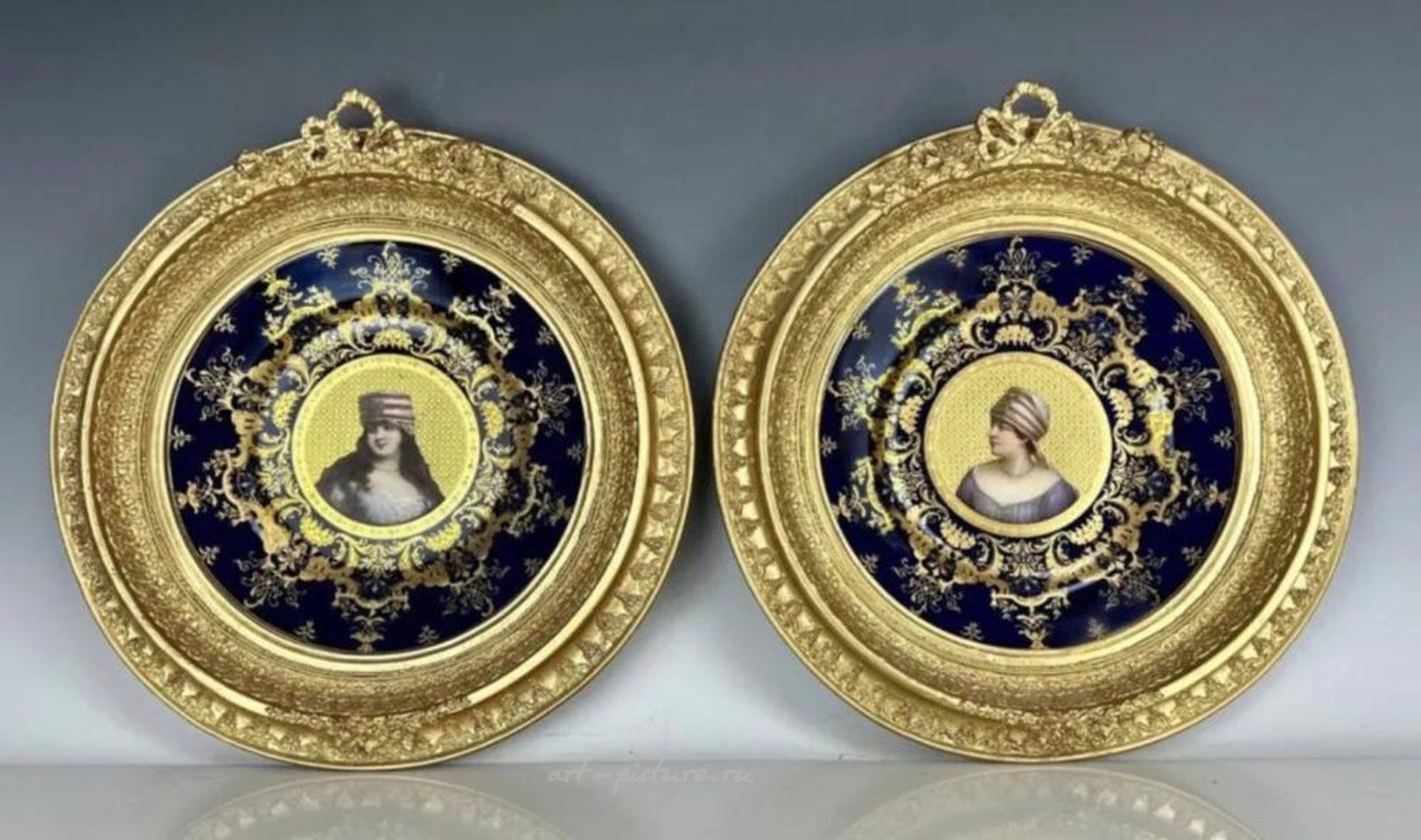 Royal Vienna Porcelain , A PAIR OF FRAMED ROYAL VIENNA STYLE PORTRAIT PLATES