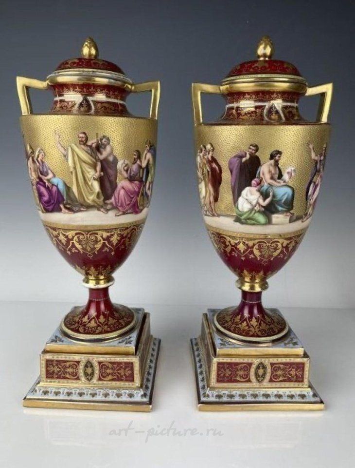 Royal Vienna Porcelain , A LARGE PAIR OF ROYAL VIENNA PORCELAIN VASES