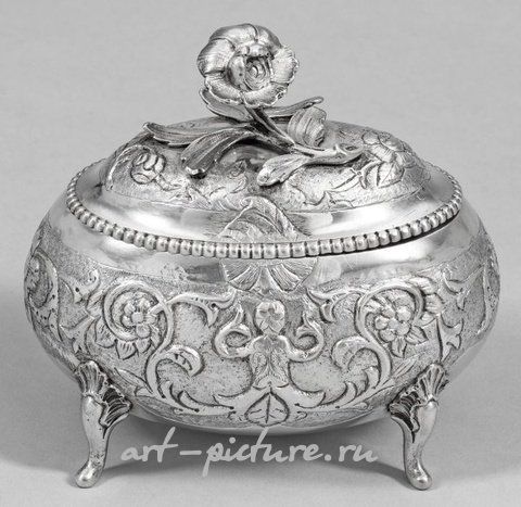 Великолепная рококо-сахарница из серебра, мастер Иоганн Карл Хеккер, Гданьск, около 1790 года.