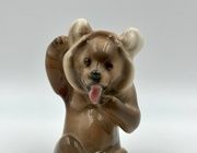 Фарфоровая статуэтка "медведь с языком" Goldscheider, 1937, мод. 8147