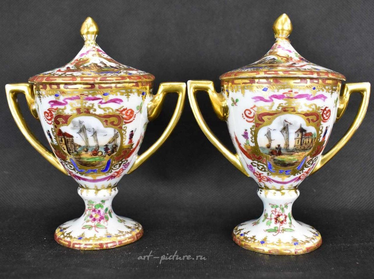 Royal Vienna , Фарфоровая пара ваз 19 века из Вены с ручной росписью и золочением