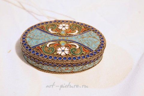 Russian silver, A fine Russian silver & cloisonné enamel oval pill box, Ha...