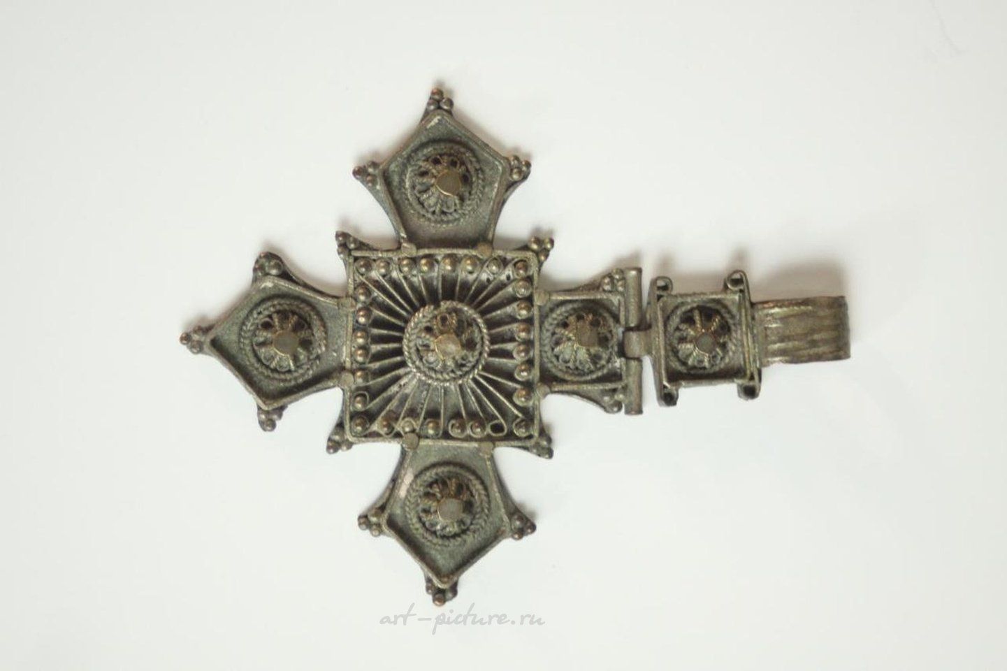 Русское серебро , Две посеребренные подвески в виде креста