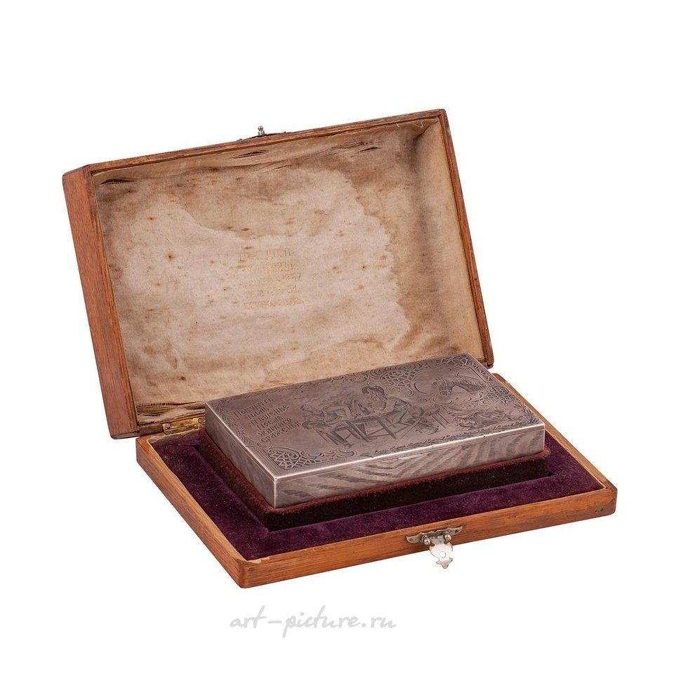 Русское серебро , Русская серебряная и гравированная сигарная коробка с изображением гусаров