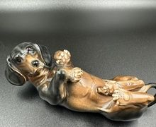 Статуэтка Такса лежащая на спине Фабрика Карл Энс Porzellanfabrik Karl Ens