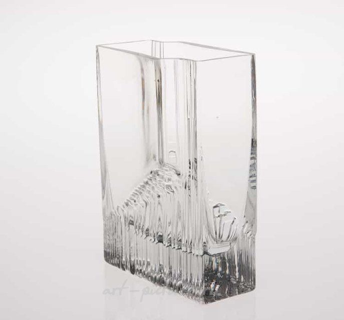 Vase made of artistic glass, 16 x 6.5 x 22 cm. Author Tapio Wirkkala, (Finland)