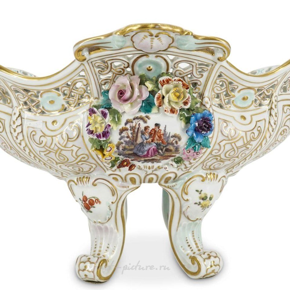 Royal Vienna , Фарфоровая чаша Royal Vienna с ретикуляцией и фигурными ручками