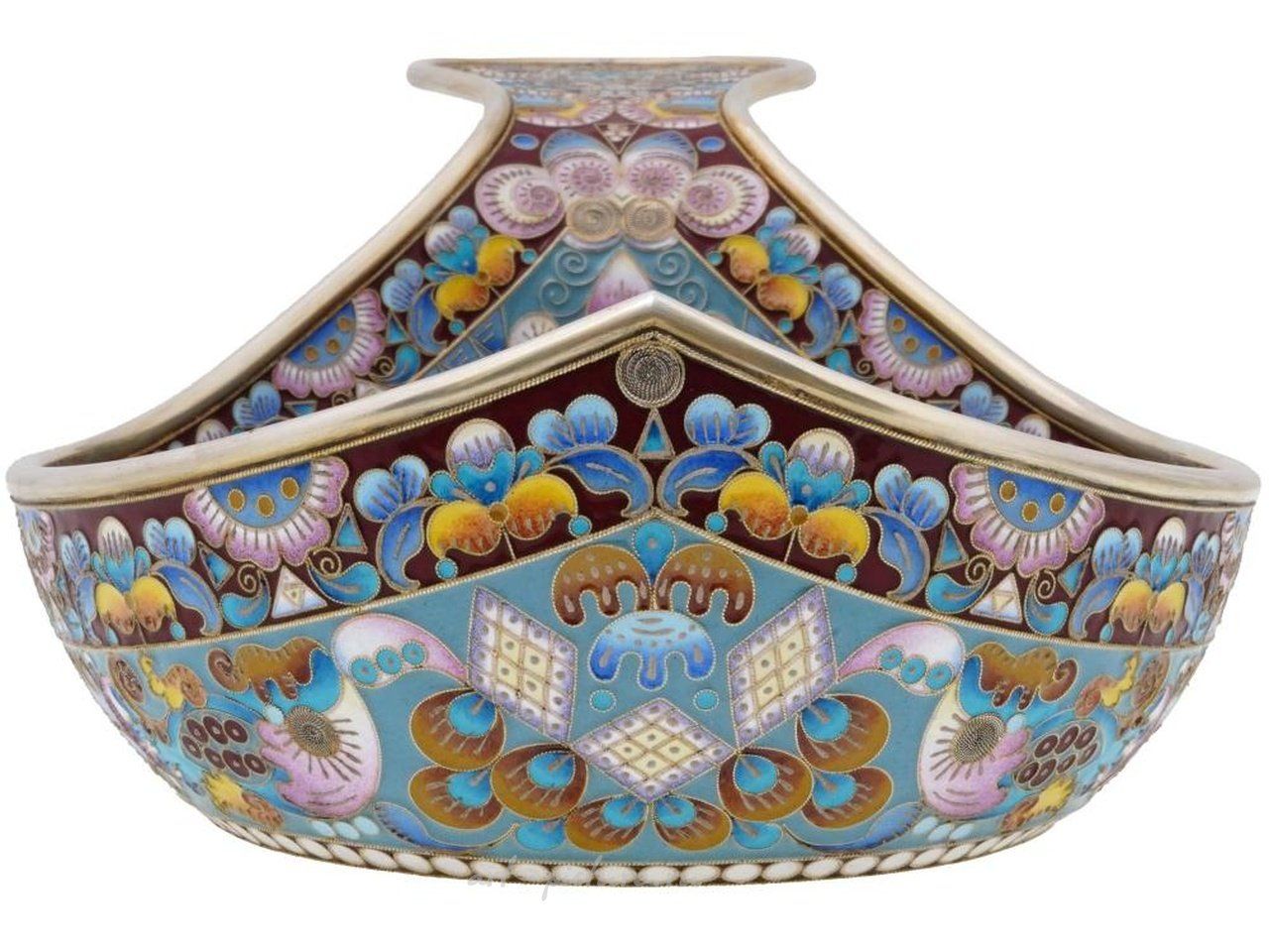 Русское серебро , Русская серебряная позолоченная и кованная эмалью ковш