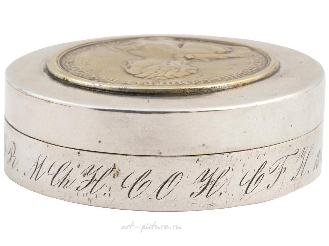 Русское серебро , Русская антикварная серебряная коробка с медалью Екатерины II
