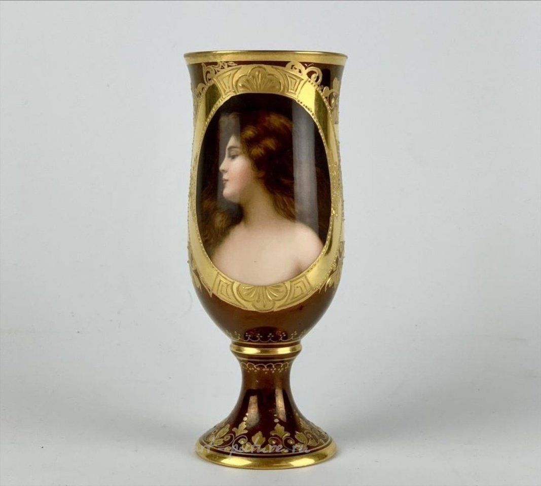 Royal Vienna Porcelain , ROYAL VIENNA PORTRAIT VASE CIRCA 1900