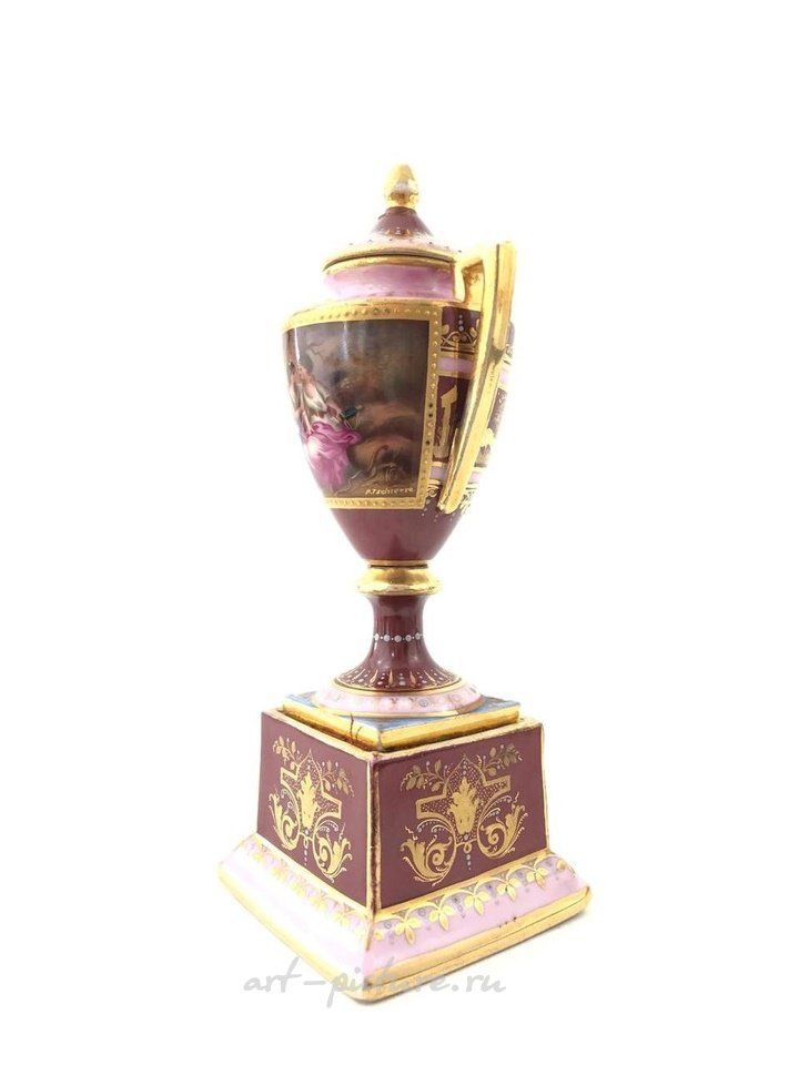 Royal Vienna , Королевские вазы из Вены с золотым декором