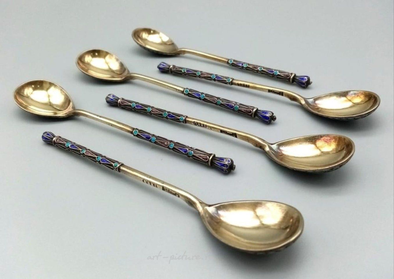 Русское серебро , Шесть серебряных позолоченных русских чайных ложек с эмалью