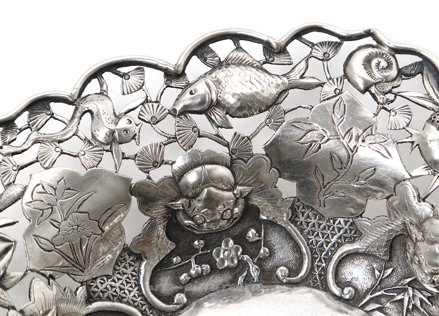 Vase with a swing handle, China, 136 g, 950 silver, height to the edge 3 cm, diameter of the bowl 14 cm, height to the raised handle 10 cm.