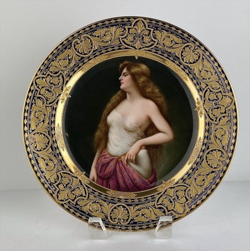 Royal Vienna , Фарфоровая тарелка "Royal Vienna" около 1900 года