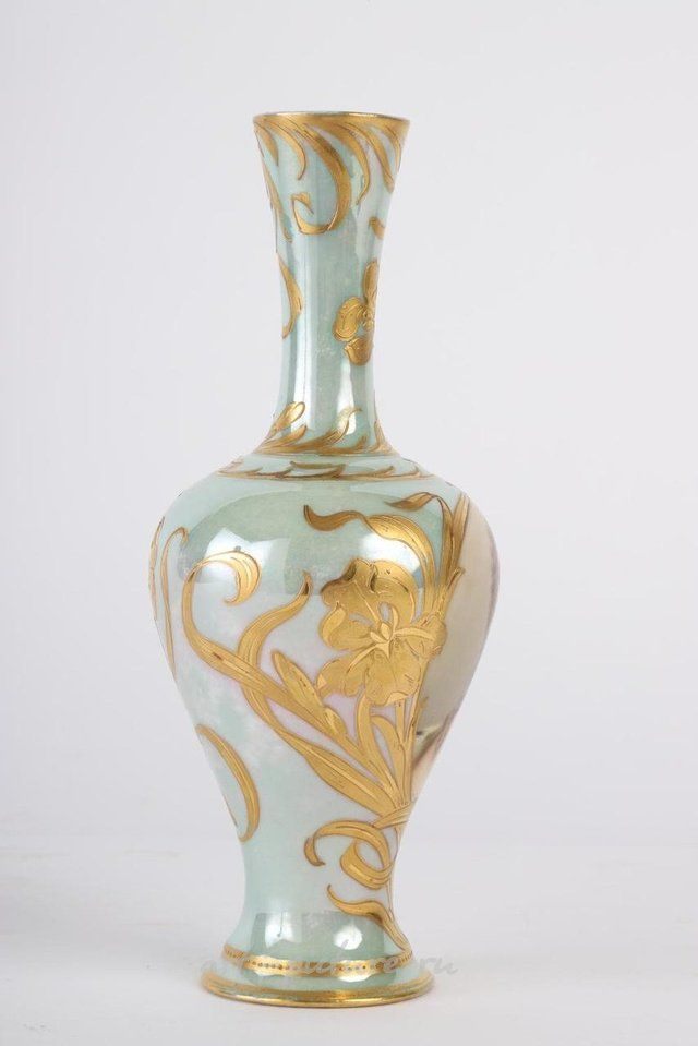 Royal Vienna , Фарфоровая ваза с ручной росписью и портретом королевы Луизы.
