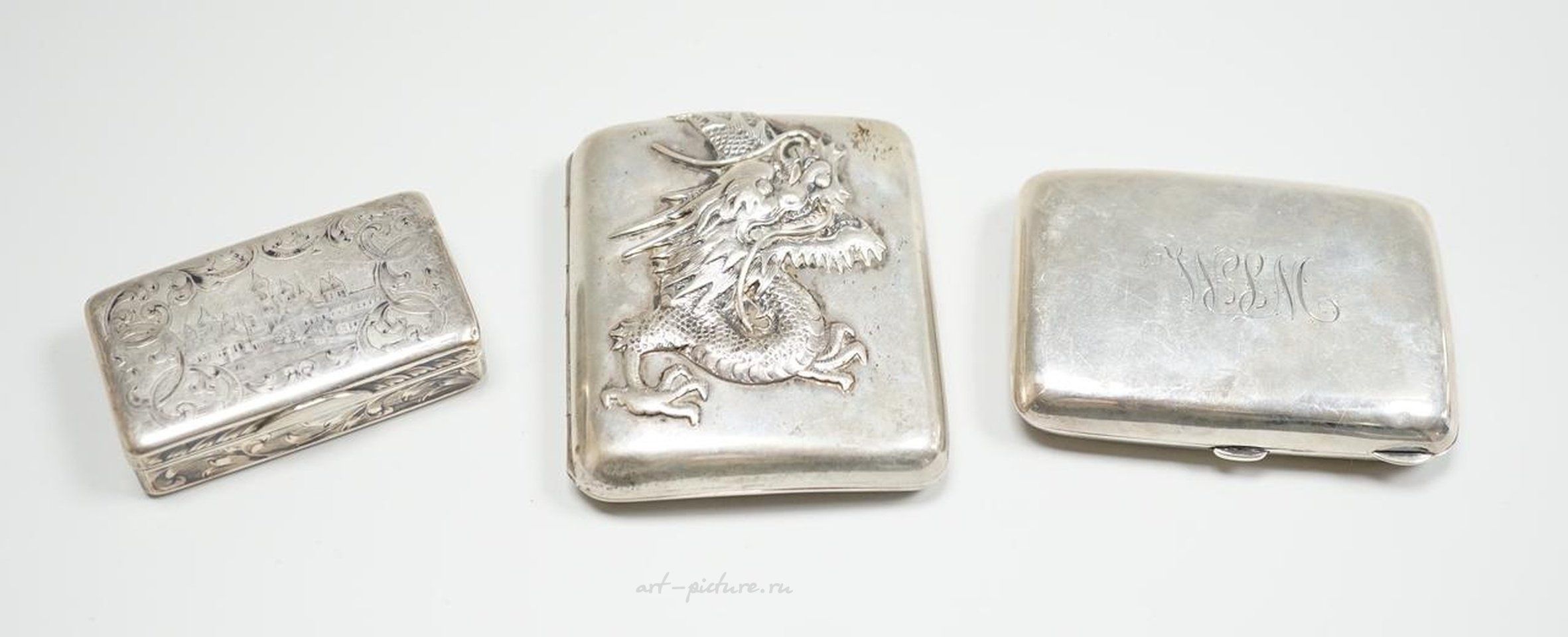 Русское серебро , Серебряный пенал с эмалевым рисунком и рельефной отделкой