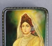 Russian beauty (boyarina) on a lacquer miniature from Fedoskino.