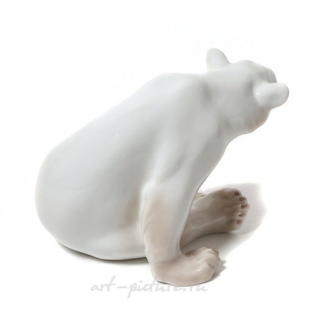 Sitting polar white bear. Denmark, Copenhagen, Bing & Grondahl. 1915.