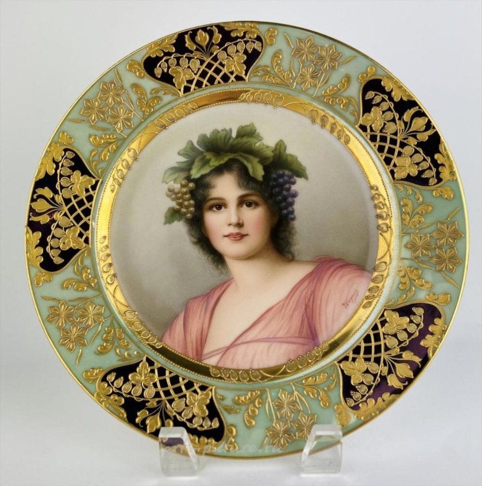 Royal Vienna Porcelain , A MAGNIFICENT ROYAL VIENNA PORTRAIT PLATE