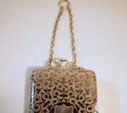 Антикварная русская серебряная сумочка для дам с ниелло на цепочке, имеющая...