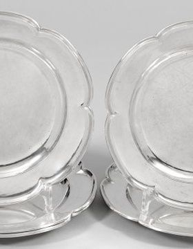 купить Тяжелые барочные тарелки из серебра от мастера Мюллер в Берлине, около 1780 года