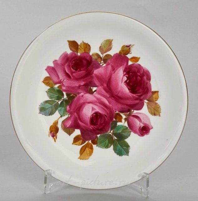 Декоративная тарелка с узором роз в стиле Юлиуса Эдуарда Браунсдорфа