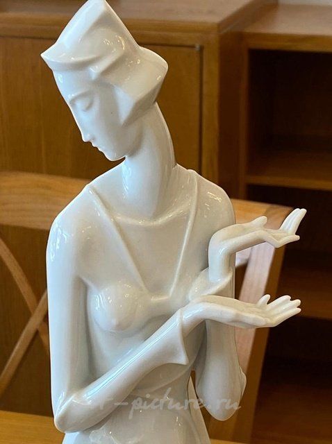 The sculptural composition "Prince and Princess" by Gerhard Schliepstein, Rosenthal.