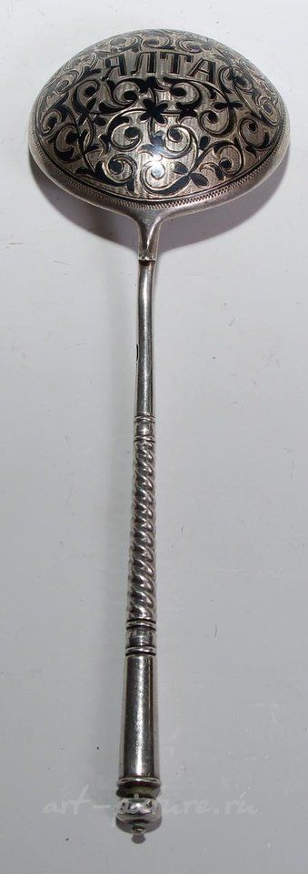 Русское серебро , Русская серебряная ложка с чернением, длиной 18,5 см, клеймо кокошника.
