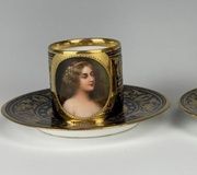 Фарфоровая пара чашек и блюдец с портретами от Вагнера, 1900 год, отличное состояние