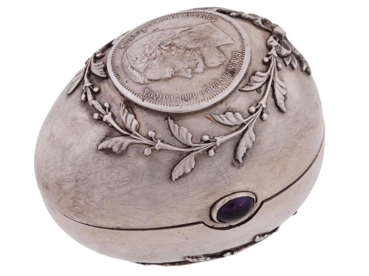 Русское серебро , Русская серебряная коробка в форме яйца