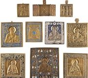 Девять бронзовых икон и триптих с изображением избранных святых...