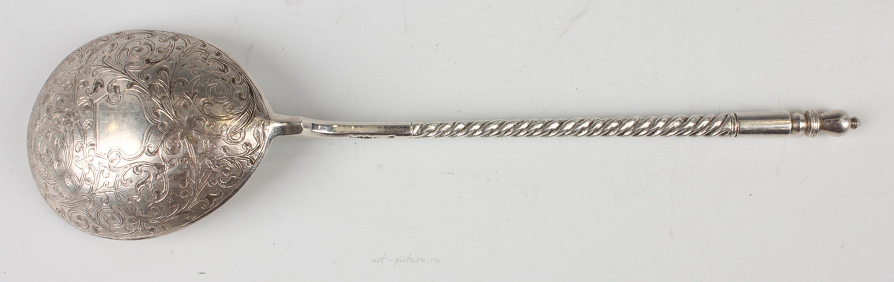 Russian silver , An early 20th century Russian silver spoon, 84 zolotnik, the...
