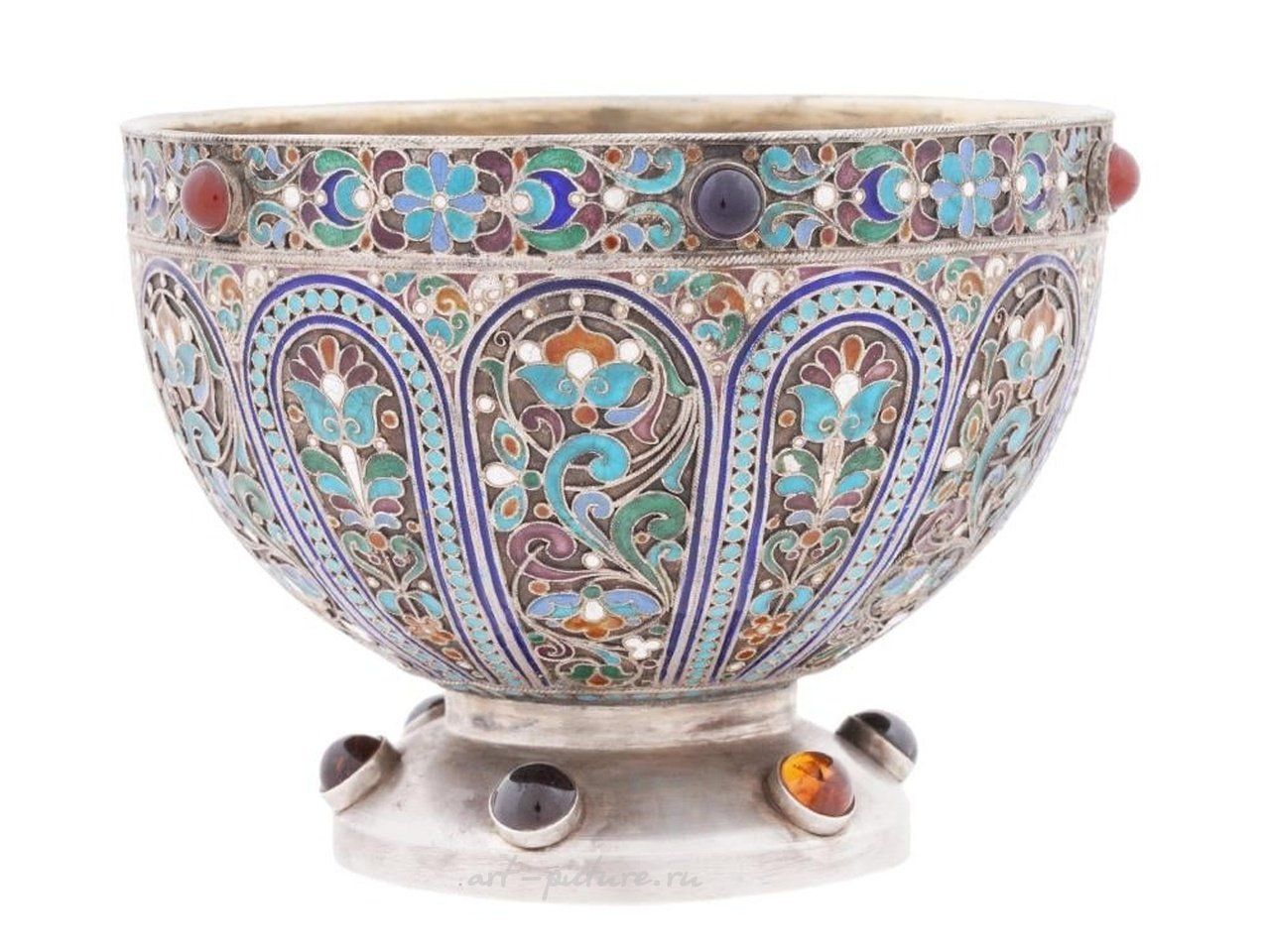 Русское серебро , Русская серебряная чаша с позолотой и эмалью