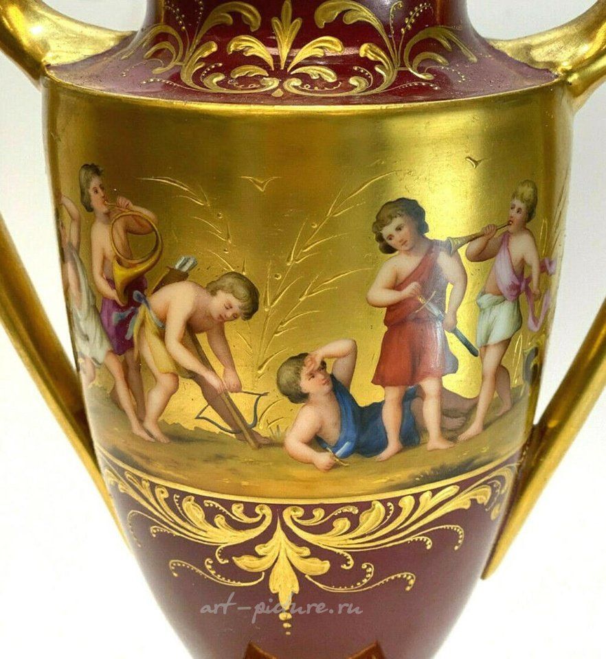 Royal Vienna , Роскошная ваза ручной работы из фарфора с ручками, около 1920 года