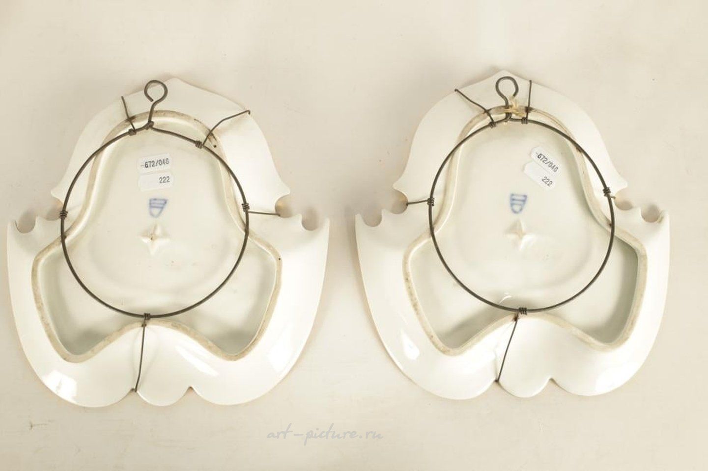 Royal Vienna Porcelain , DECORATIVE PAIR OF LATE 19TH CENTURY VIENNA STYLE HANGING WA...