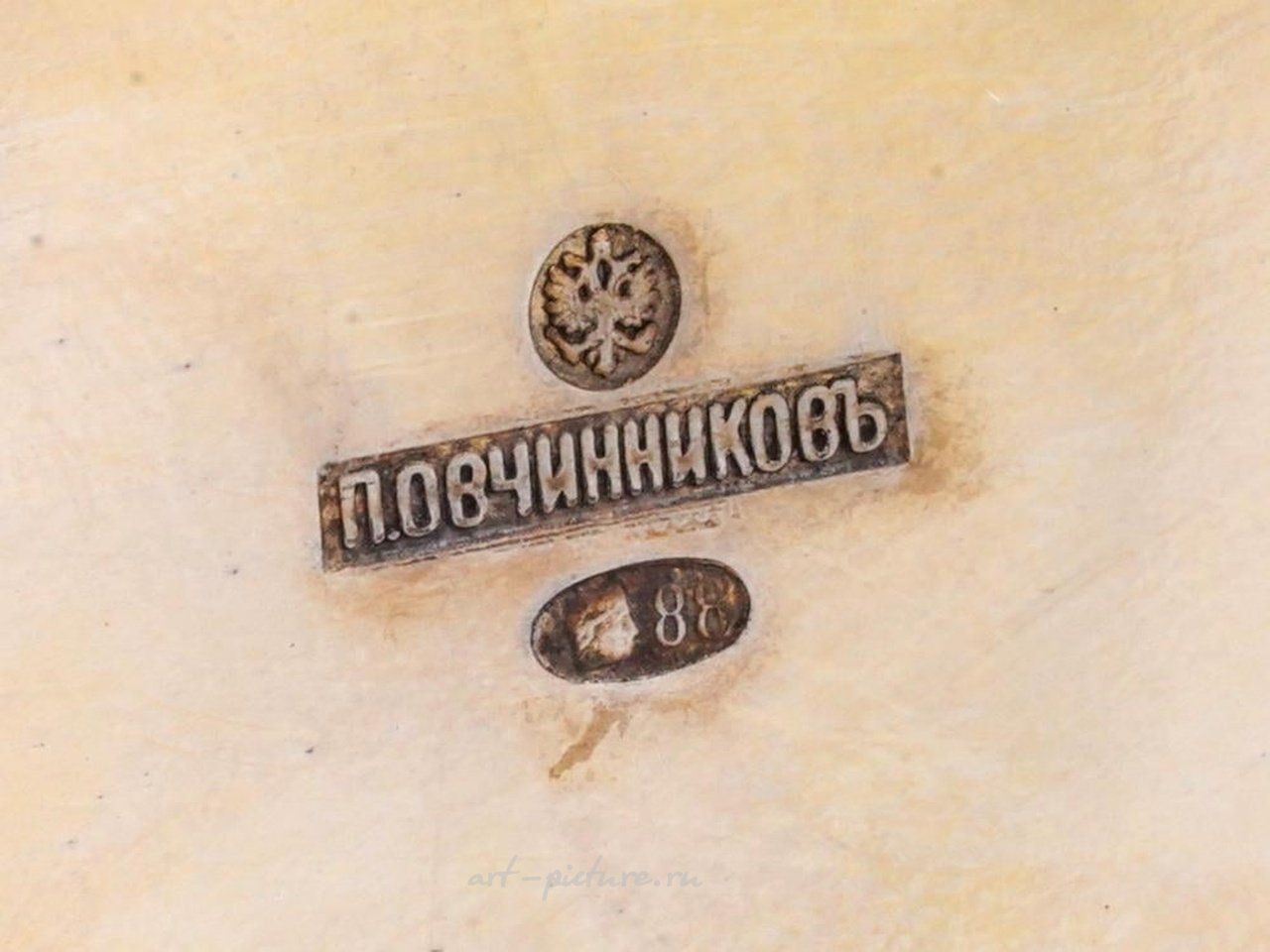Русское серебро , Русская чайница из позолоченного серебра и эмали 88 пробы со съемной крышкой