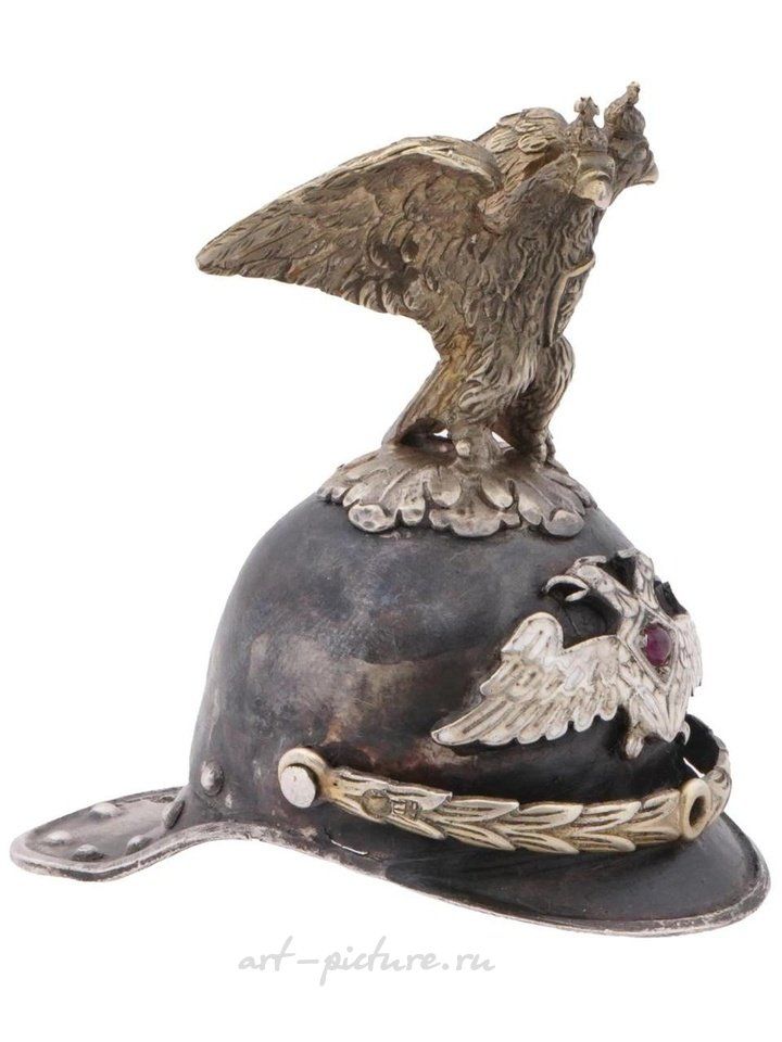 Русское серебро , Русская серебряная чаша-шпора с рубином в виде орлиного шлема